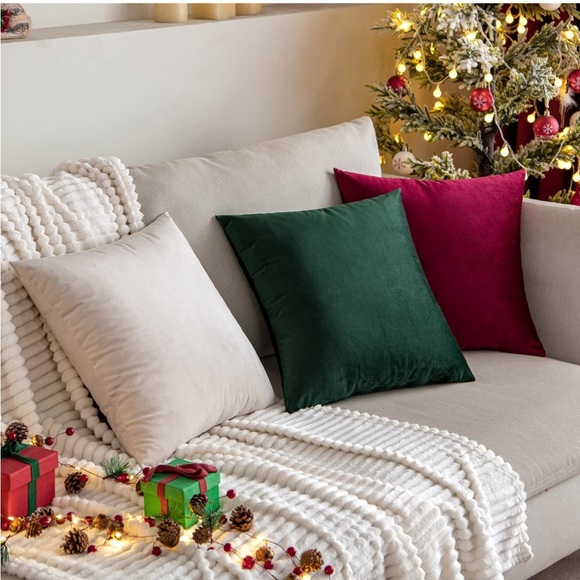 1 Velvet Throw Pillow Cover Soft Cozy Luxury Cushion 18 x 18 Inch Dark Green - Picture 1 of 4